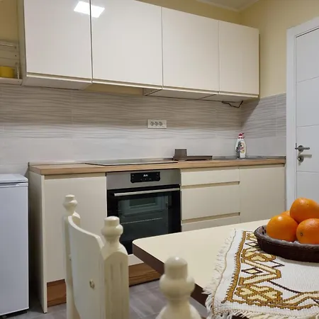 Bulevar Ns - Stan U Blizini Zeleznike Stanice I Sajma *